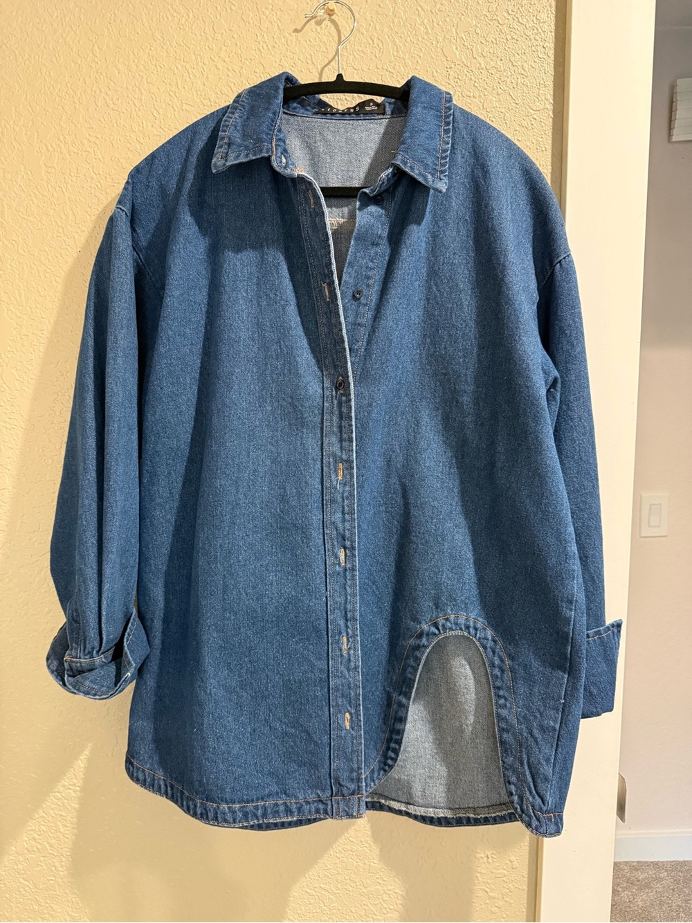NWOT Small Lioness Off Duty Dark Blue Denim Button-Up Shirt - Picture 2 of 6
